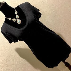 Susina | Buttery Soft Basic V-Neck Tee, size Small